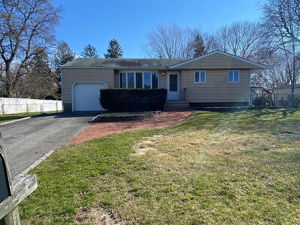 1st image of 8 Newport Dr