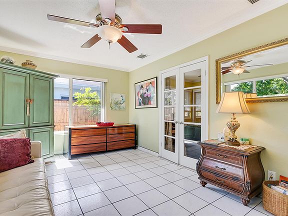 4th image of 1621 NW 7th Avenue