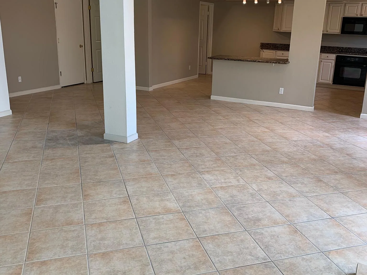 7888 N Pinesview Dr — Photo 3