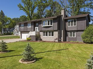 1812 Traymore Rd, Minnetonka, MN 55305