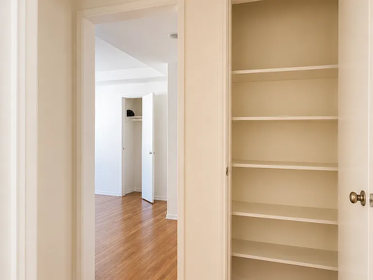 686 S Saint Andrews Pl #B3 — Photo 9