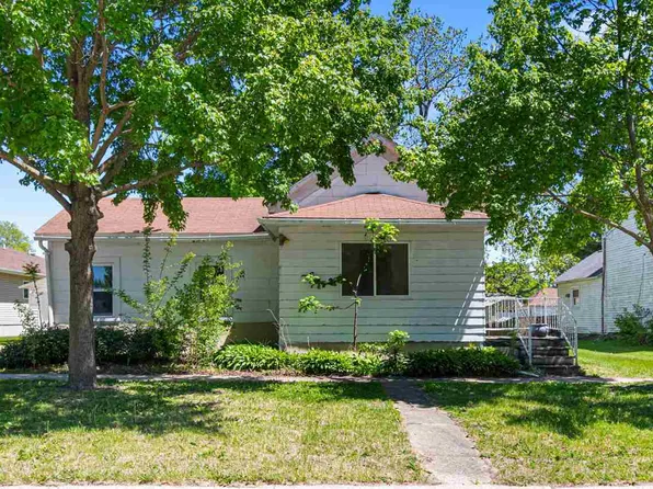 106 Mulberry St, Tipton, IA 52772