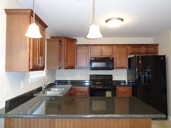 5th image of 484 Albion Cir