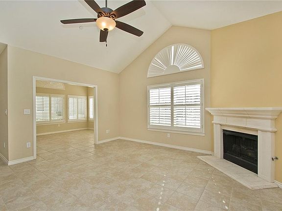 4th image of 2601 Marsh Ln Unit 32