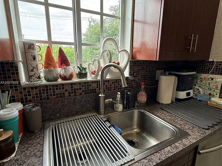 340 E 5th St #202 — Photo 21
