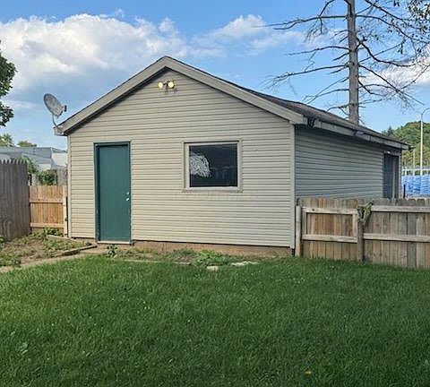4th image of 136 Fairview Blvd