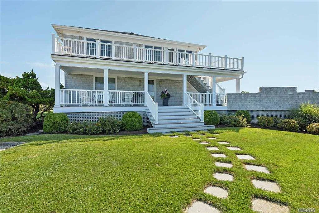 Beautiful Bayfront Property — Photo 1