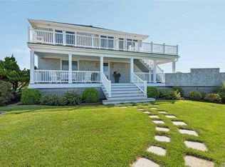 28 Stacy Dr, Westhampton Beach, NY 11978