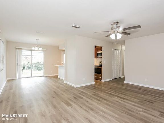 4th image of 1176 Crown Dr