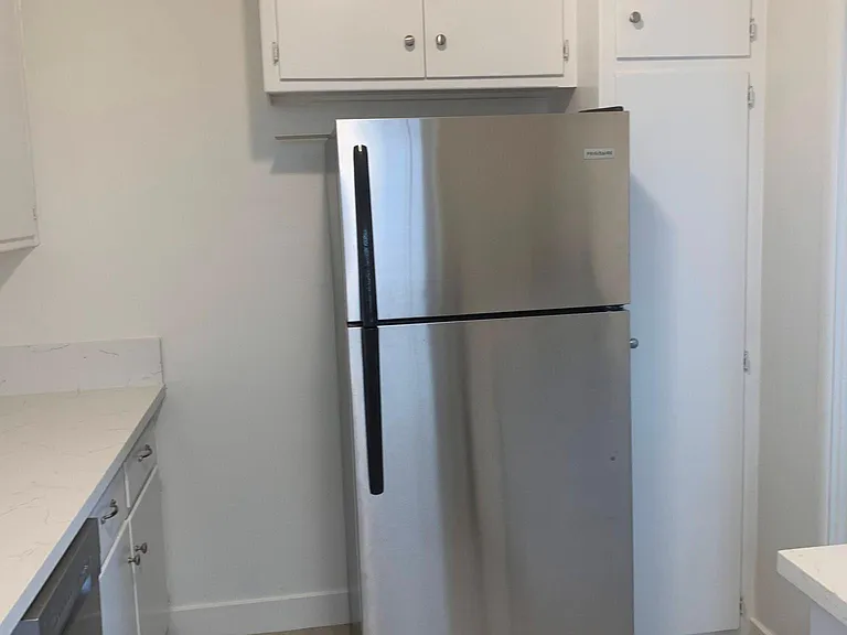 4 1241south Bundy Dr #4 — Photo 8