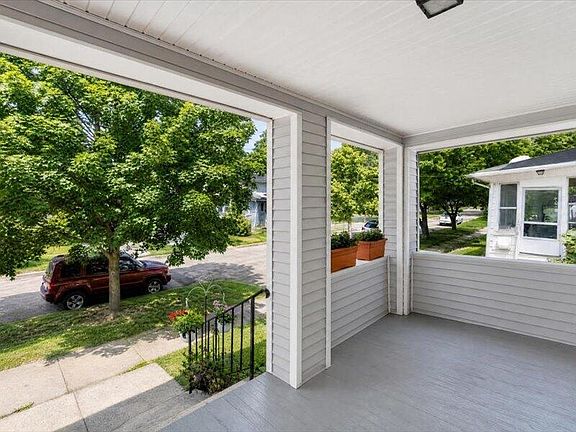 5th image of 1017 Woodbridge St