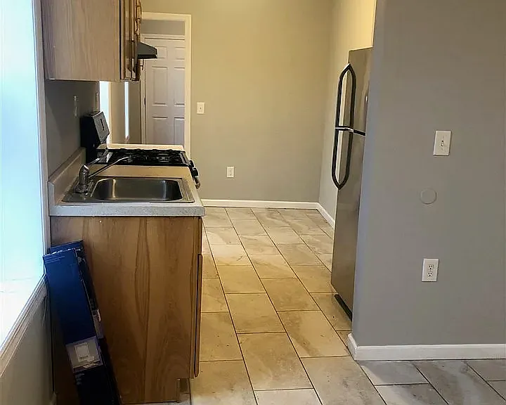 215 Summit Ave #8 — Photo 4