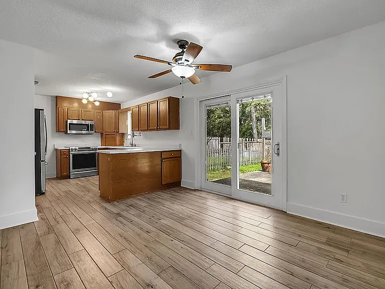 2613 Summerwood Ave — Photo 17