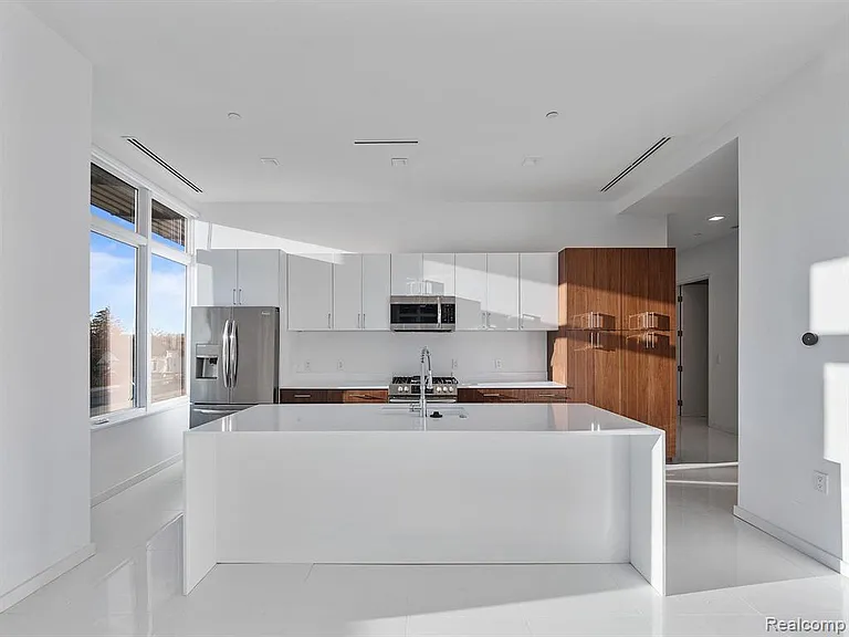 400 S Old Woodward Ave #315 — Photo 4