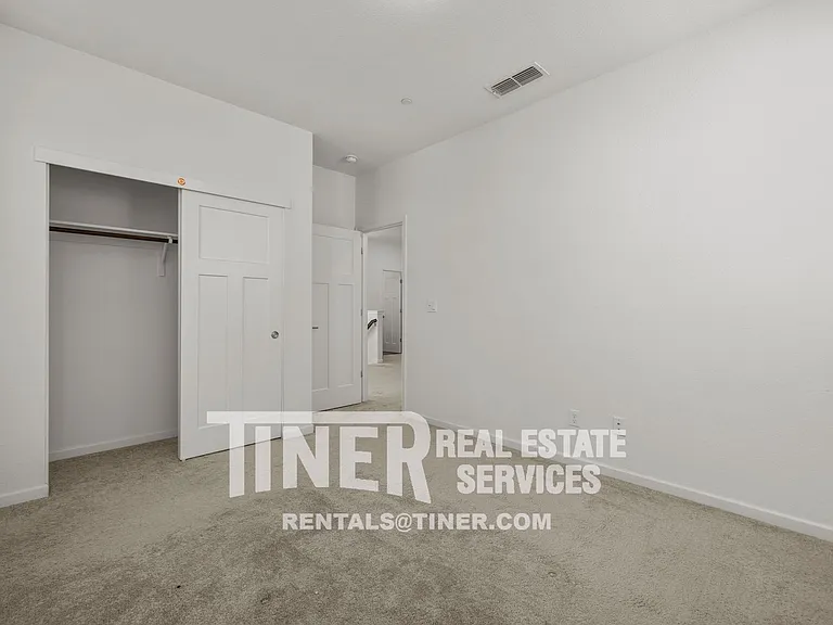 8082 Avanti Dr — Photo 32