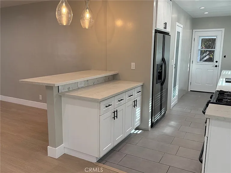 7358 Riverton Ave — Photo 10