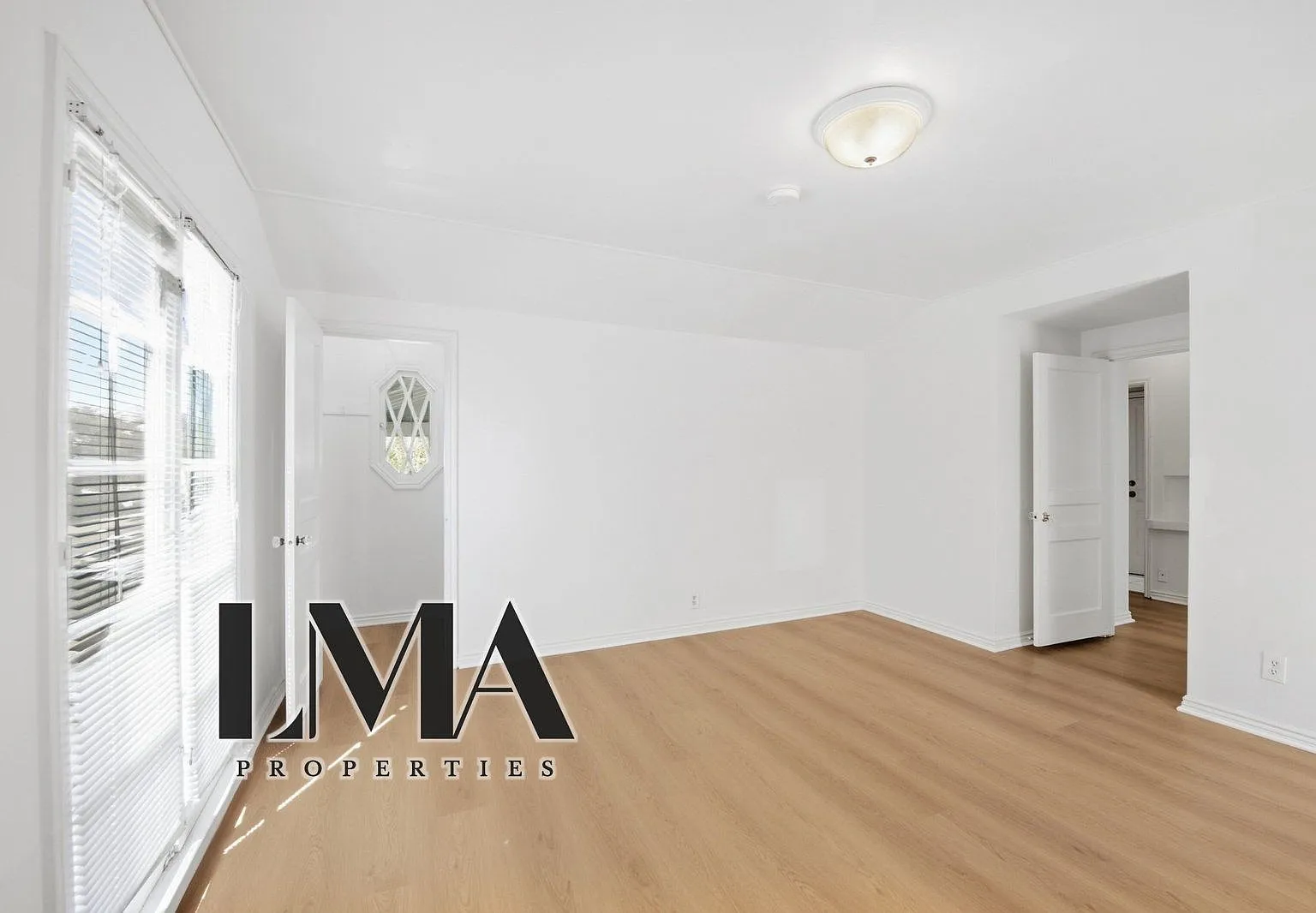 1 bed, 1.0 bath, 950 sqft, $3,300 — Photo 3