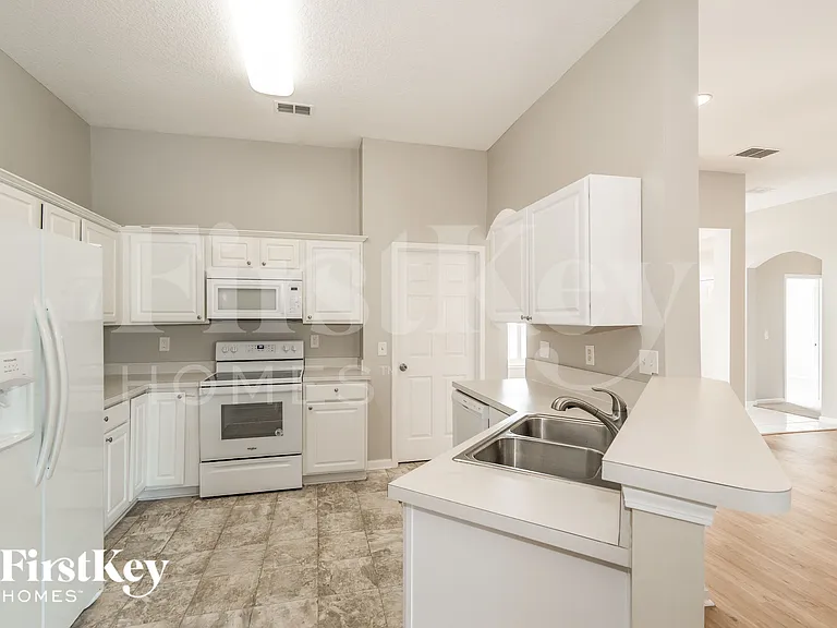 1528 Walnut Creek Dr — Photo 6