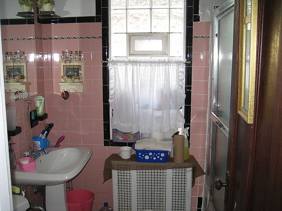 3rd image of 5024 N Avers Ave