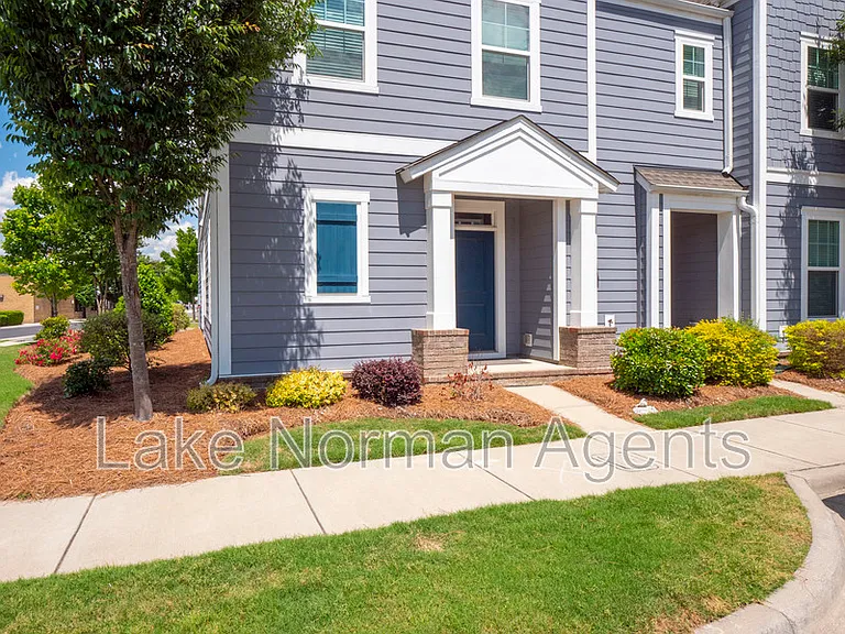 1034 Lyndon Station Dr — Photo 1