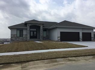 20753 Pine St, Elkhorn, NE 68022