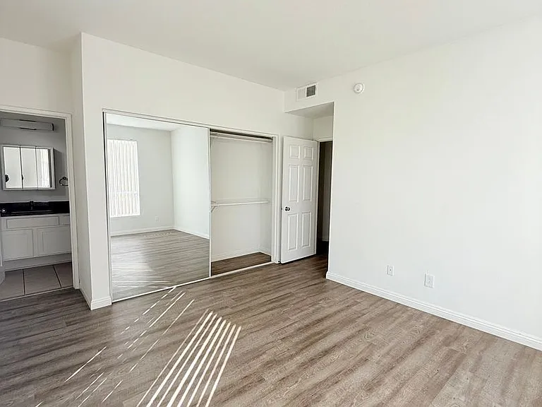 8715 Burton Way - Urban Feel Charming 2 bed 2 bath — Photo 18