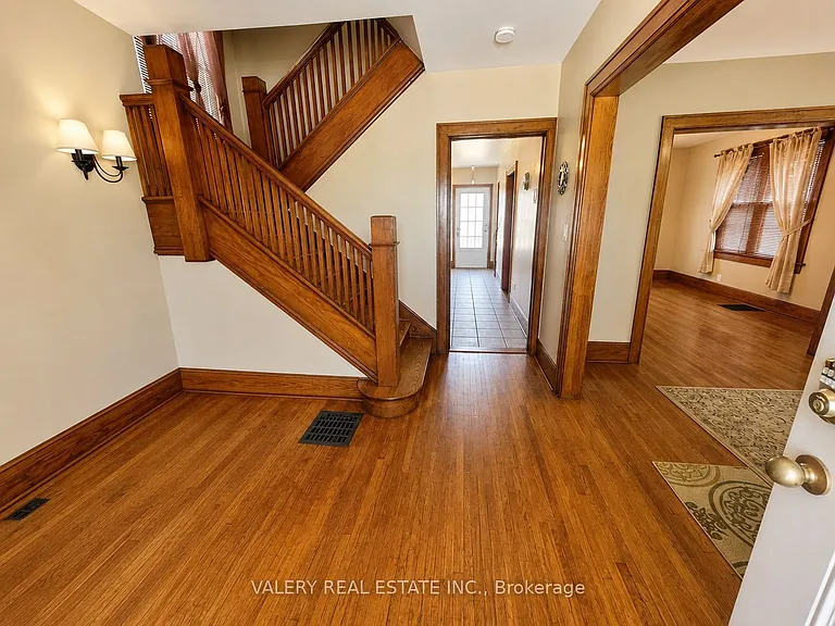 1058 Moy Ave — Photo 5