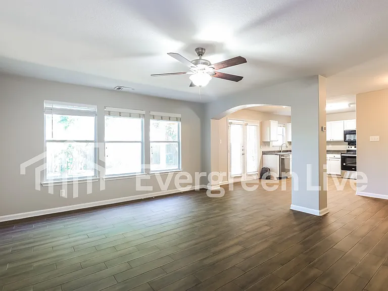 211 Roswell Cyn — Photo 2