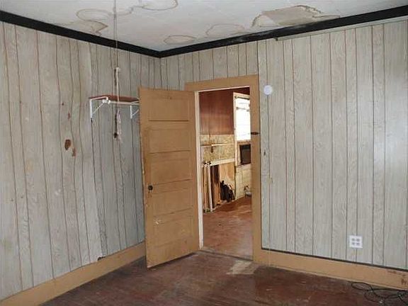 5th image of 3548 Crompton St