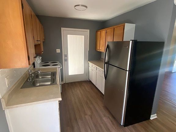 3rd image of 1682 Metropolitan Cir