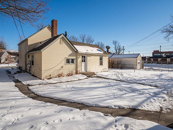 3rd image of 114 9th Ave N #2