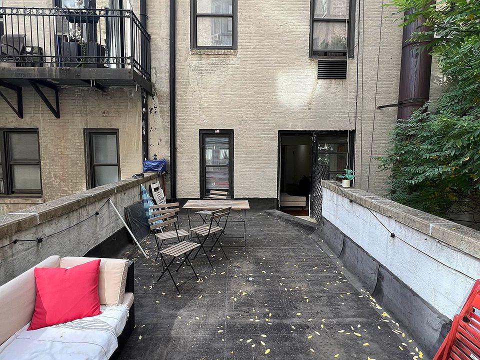 2nd image of 255 W 75th St APT 4G