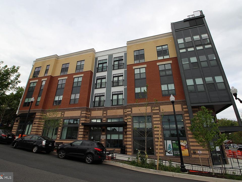 1st image of 989 S Buchanan St Unit 201