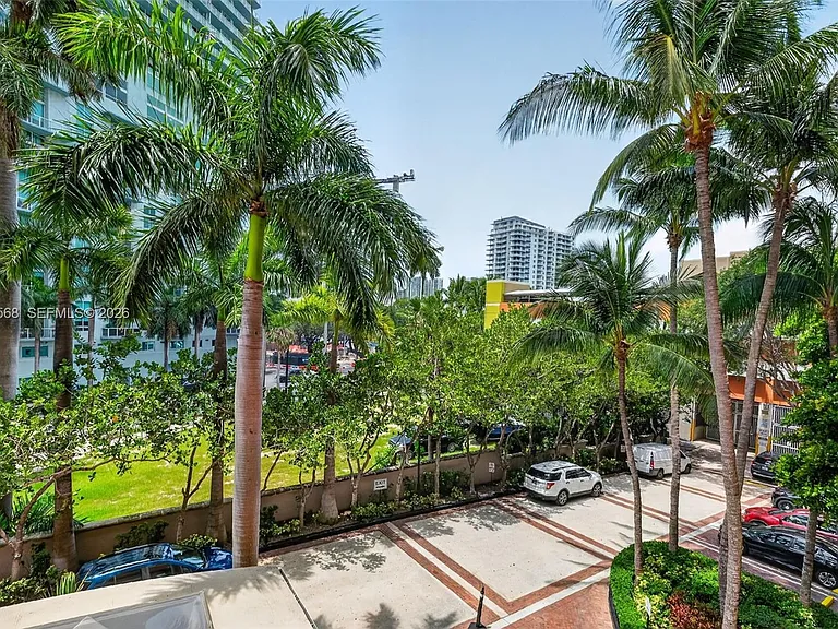 2000 N Bayshore Dr #306 — Photo 24