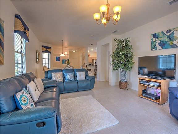4th image of 652 Grand Canal Dr