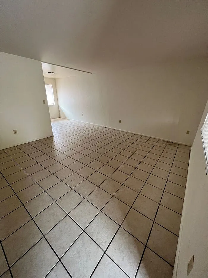 2 bed, 1.0 bath, 800 sqft, $900 — Photo 3