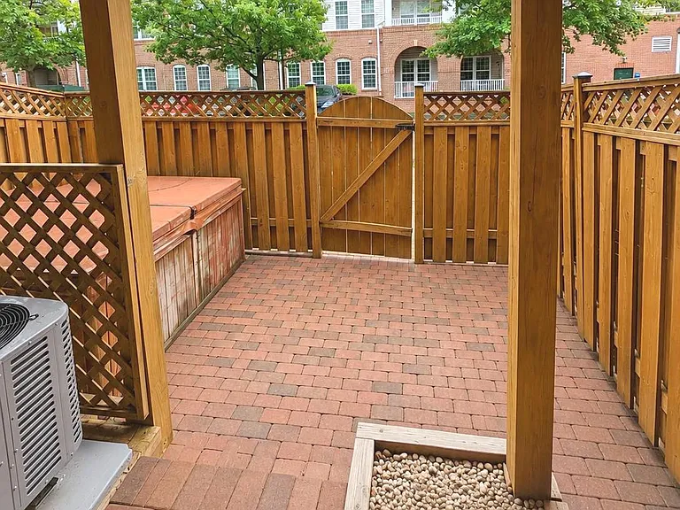 4921 Kilburn St — Photo 21