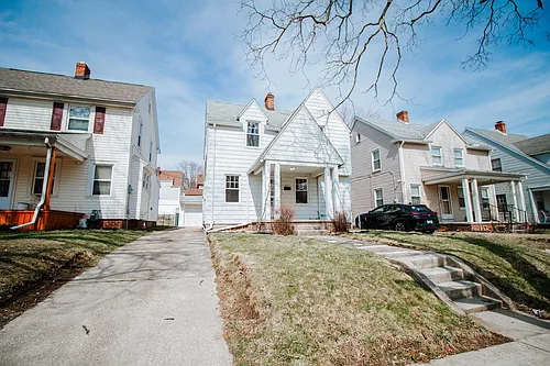Beautifully Renovated 3BR Home! Hardwood Floors, Remodeled Kitchen, Formal Dining, CA, Basement a... — Photo 1