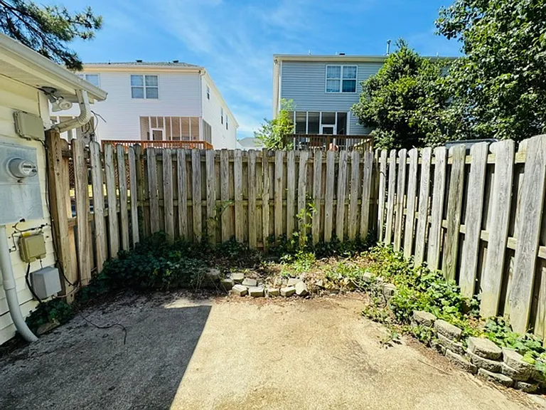 2027 Turtle Point Dr — Photo 17