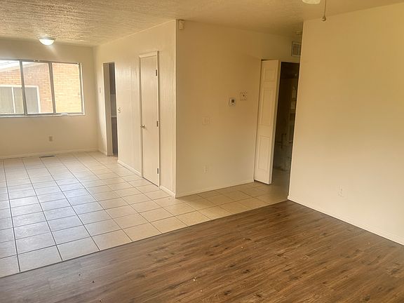 Eat-In Kitchen/ Family Room