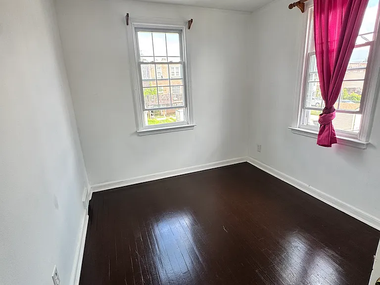 1724 Robbins Pl — Photo 7
