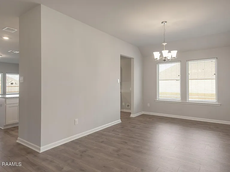 200 S Lakepointe Dr — Photo 4