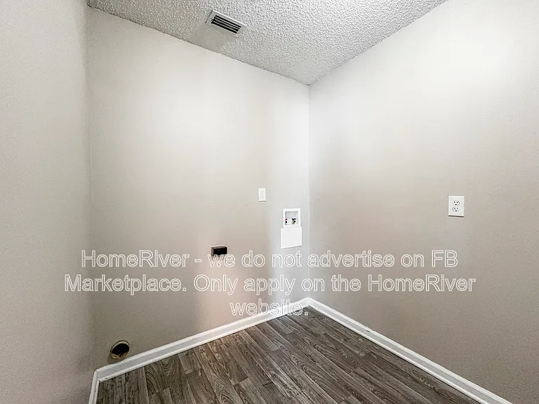 7966 Amandas Crossing Dr E — Photo 10