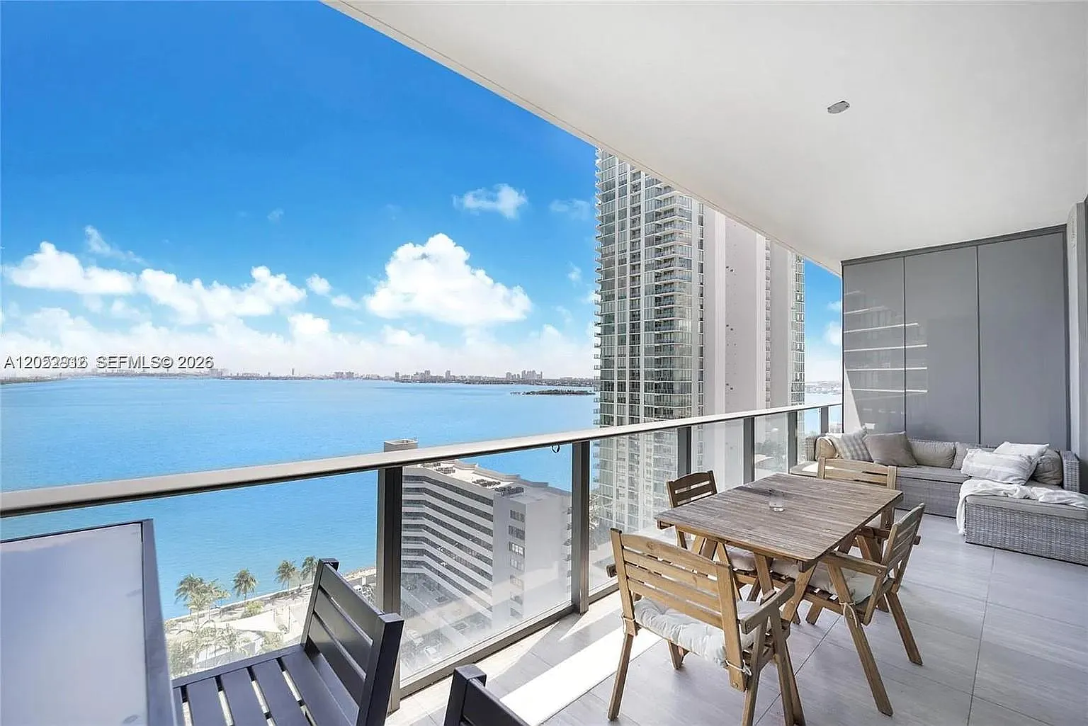 Gran Paraiso Condo — Photo 3