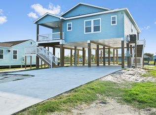 112 Lakeview Rd, Rockport, TX 78382