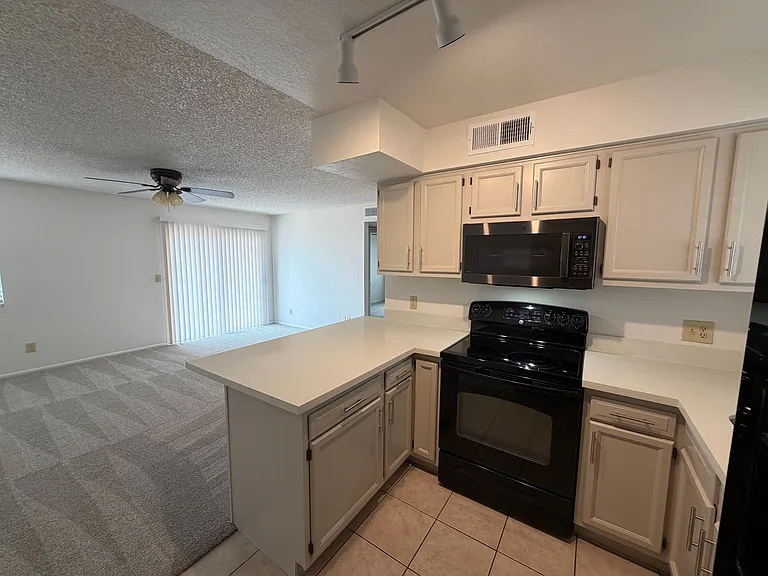 3439 W Peppertree Ln — Photo 7