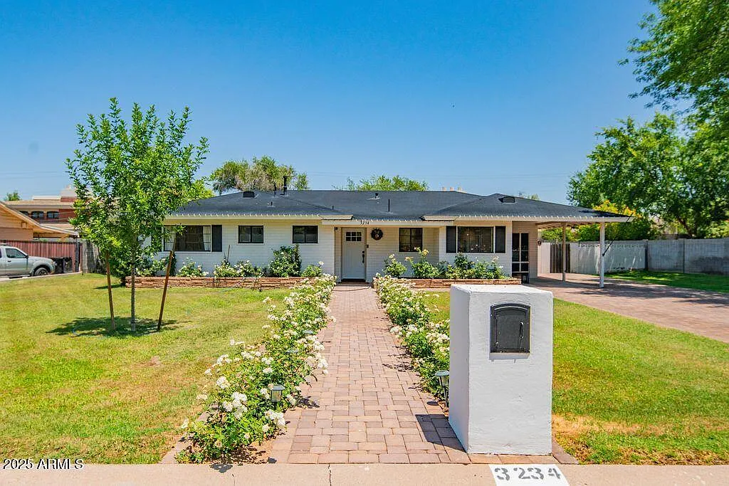 3 bed, 2.0 bath, 1596 sqft, $4,000 — Photo 1