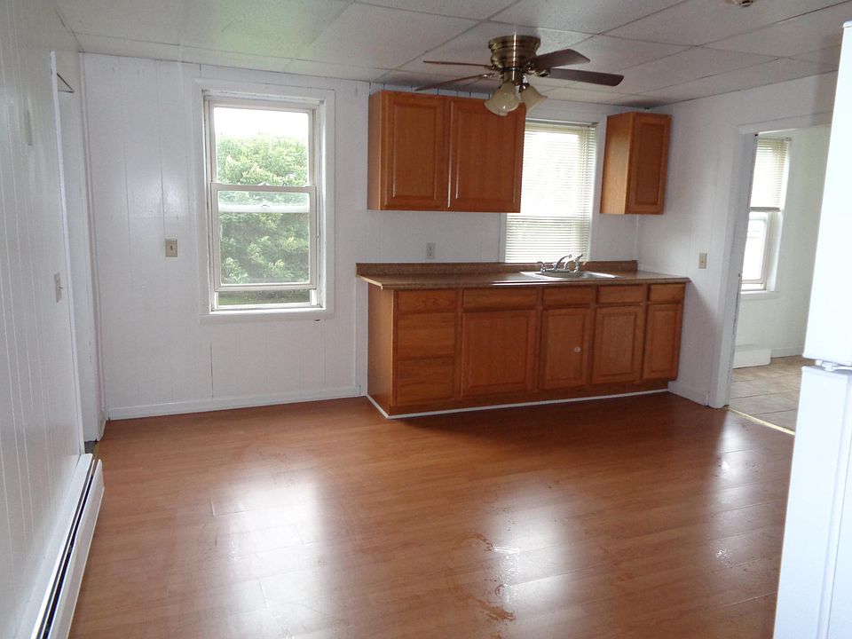 Bright and Sunny. Large, Modern Eat-in-kitchen with plenty