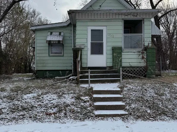 2110 W Marquette St, Peoria, IL 61605