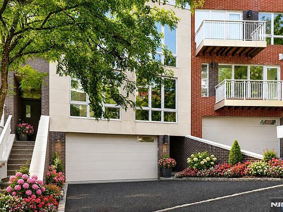 2nd image of 22 Vela Way